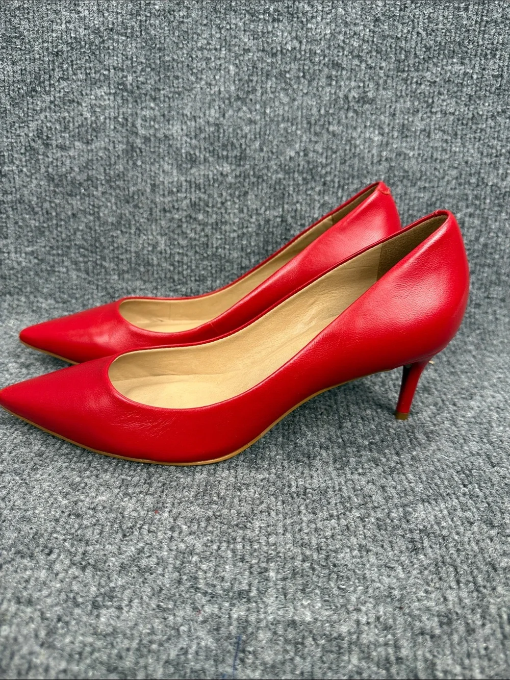 Massimo Matteo Red Pointed-Toe Pump 2.5 Kitten Heel Size 7M